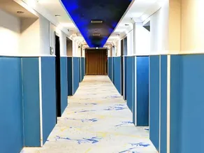 Holiday Inn Century - Image 4