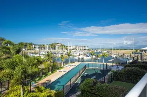 Waterfront 'Beachside' Apartment - Ocean View, Central location, Pool, Wifi, King bed, Deluxe Spa Ensuite - Image 4