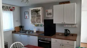 2 bedroom Chalet all to yourself, free parking, dogs welcome - Image 5