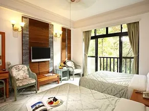 Hu Shan Hot Spring Hotel - Image 2