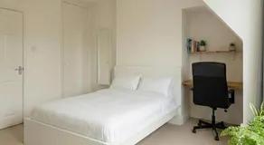Double Room in Fulham, Central - Image 4