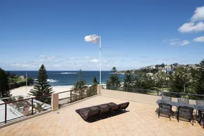 Coogee Sands Hotel & Apartments - Image 4