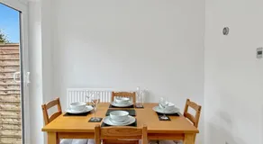 Amaya Three - Newly Renovated - Sleeps 6 - Grantham - Garden & Driveway - Free Gym Access - Image 5