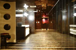 Hotel Orange - Image 5
