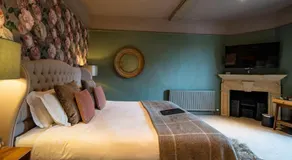 The Horse and Groom - Image 5