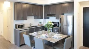 Luxurious Condo Apartment 2BRs-2BAs-1Office with free parking - Image 5