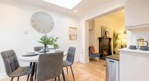 Luxury 1 bed Apartment - Image 2