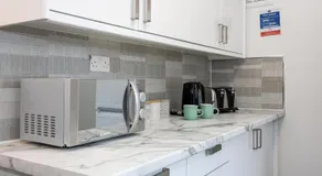 M6 Guest House - Image 5
