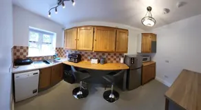 Crew's Apartment - Image 3