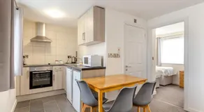 Apartment with Access to Pool Spa & Soft play - Image 4