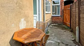 Amaya One -3 bedroom townhouse - with garden - close to town centre - sleeps 7 - Free Gym Access - Image 3
