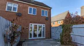 Wheatcroft Sleeps 7 Long Stays Parking and Wi-Fi - Image 5
