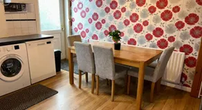 Homely 3 Bed House Halifax - Image 5