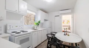 Bright 2BR in Plateau Mont Royal Downtown - Image 2