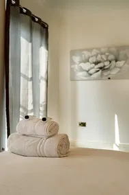 Redbourne Terrace Large Home - Image 3