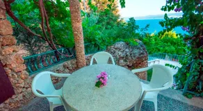 Green Oasis Holiday Home - Image 5