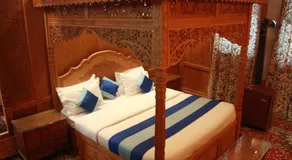 Khilona luxury Heritage Houseboats - Image 2