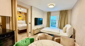 Luxury Modern Apartment near Metro - Image 2