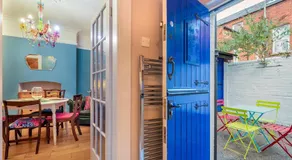 Colourful, Quirky Artist-Owned 3 Bed Next to Cafes - Pass the Keys - Image 4