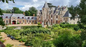 GITE LONGERE DE 15 PERSONNES AU CHATEAU DE JALLANGES VOUVRAY - Image 4