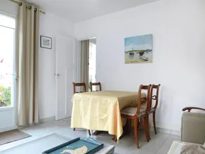 Appartement en bord de mer avec patio ensoleillé - Image 3