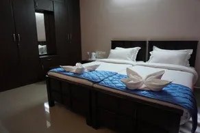 Solitaire Service Apartments - Image 3