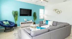4BR Vacation Home with Spa, Pool, Outdoor BBQ&Patio - Image 2
