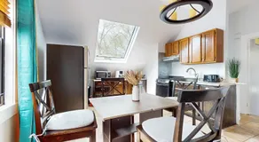 3 Mi to Franklin Park Zoo! Bright Residential Stay - Image 3