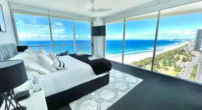 Air on Broadbeach Beachfront 2Level stunning apartment with 180 degree views - Image 2