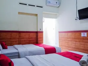 RedDoorz Syariah at Griya Soeratin Pacitan - Image 2