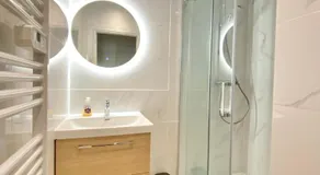 Très beau T2 42m2 lumineux, moderne et rénové avec Fibre - Image 2