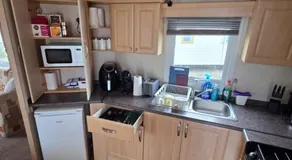 St Osyth, Clacton-on-sea, Cozy Beach side Caravan, Wifi, Tea and Coffee, Parking included - Image 4