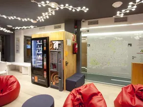 Sant Jordi Hostels Gracia - Image 4