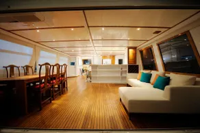 Spacious Houseboat - Whole Boat - Near Soho East - Image 3