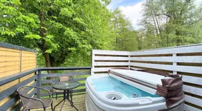 Otter 3 Lodge -Jungle Inspired -Dog Friendly -Private Hot Tub -Warminster-Bath-Salisbury - Image 2