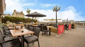 Smiths Hotel - Image 2