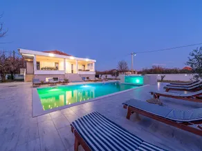 Villa in Galovac with Pool near Zadar - Image 2