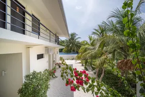 Tranquila Beach Hotel - Image 2