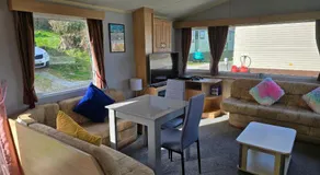 Light and Airy 2 Bedroom Mobile Home - Image 3