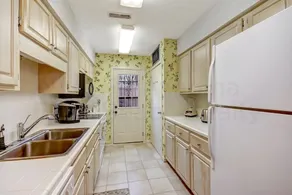 Fairway Oaks Villa Condo - Image 4