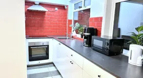 3 Twin Bedroom Entire House Sleeps 10 Driveway Parking near Coventry University and City Center - Image 3