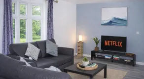 Spacious Contractor-Friendly House near NEC & Birmingham Airport - Image 2