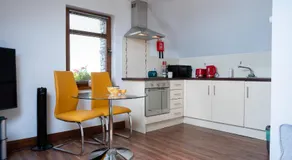 Cherry Tree Apartment - Image 2