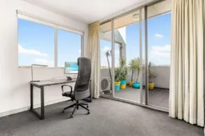 Spacious 2-Bed with Two Balconies with City Views - Image 5