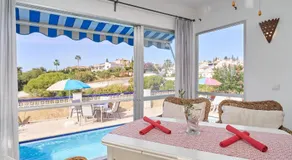 Ferienhaus mit Pool, Terrasse und Grill | Meerblick - Image 2