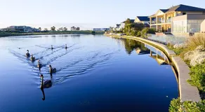 Melbourne Lakes warm house - Image 2