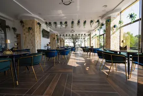 Sir Royal Hotel - Image 2