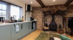 The Snug- A beautiful and characterful property connected to a historic Georgian Manor House - Image 3