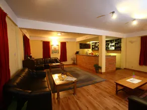 Royal Astoria Hotel - Image 2