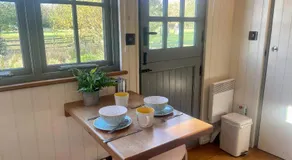 The Shepherds Hut @ Graingers - Image 2